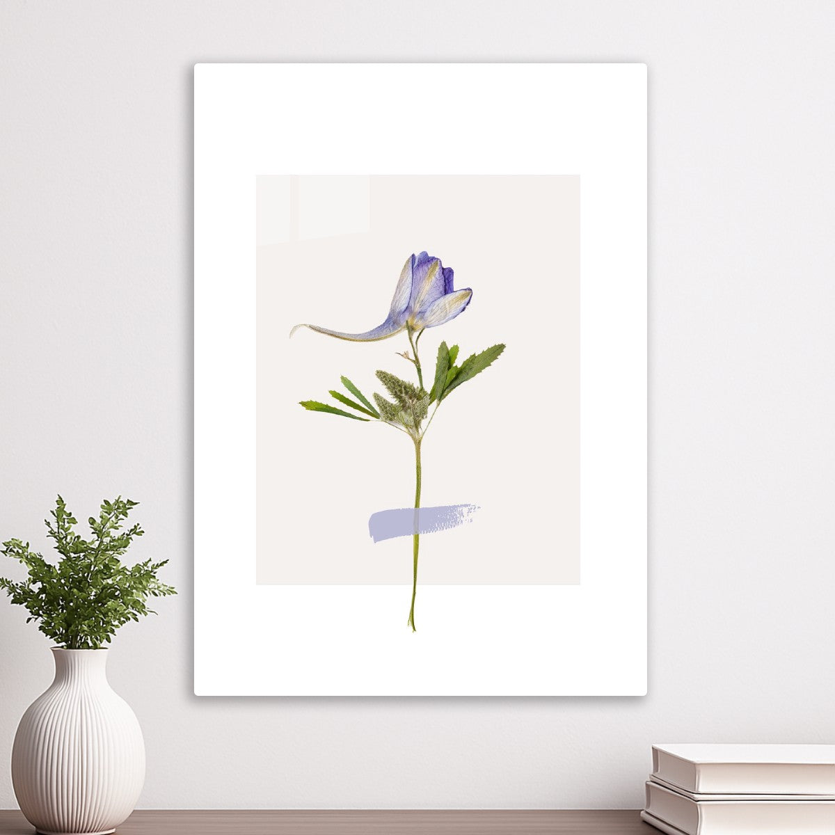 Violet Bloom – Minimal Botanical